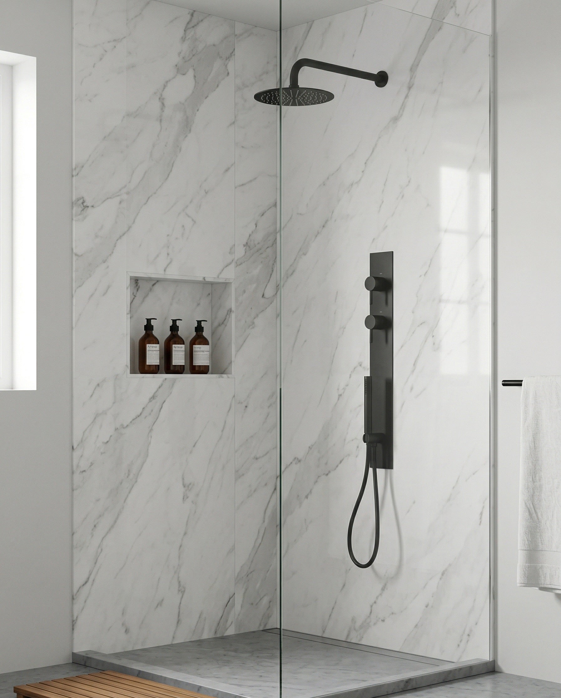 ISABELLA SERIES – SHOWER SET WITH HAND SPRAYER, A VERTICAL COMPOSITION THAT LAYERS CONTROL AND COMFORT.