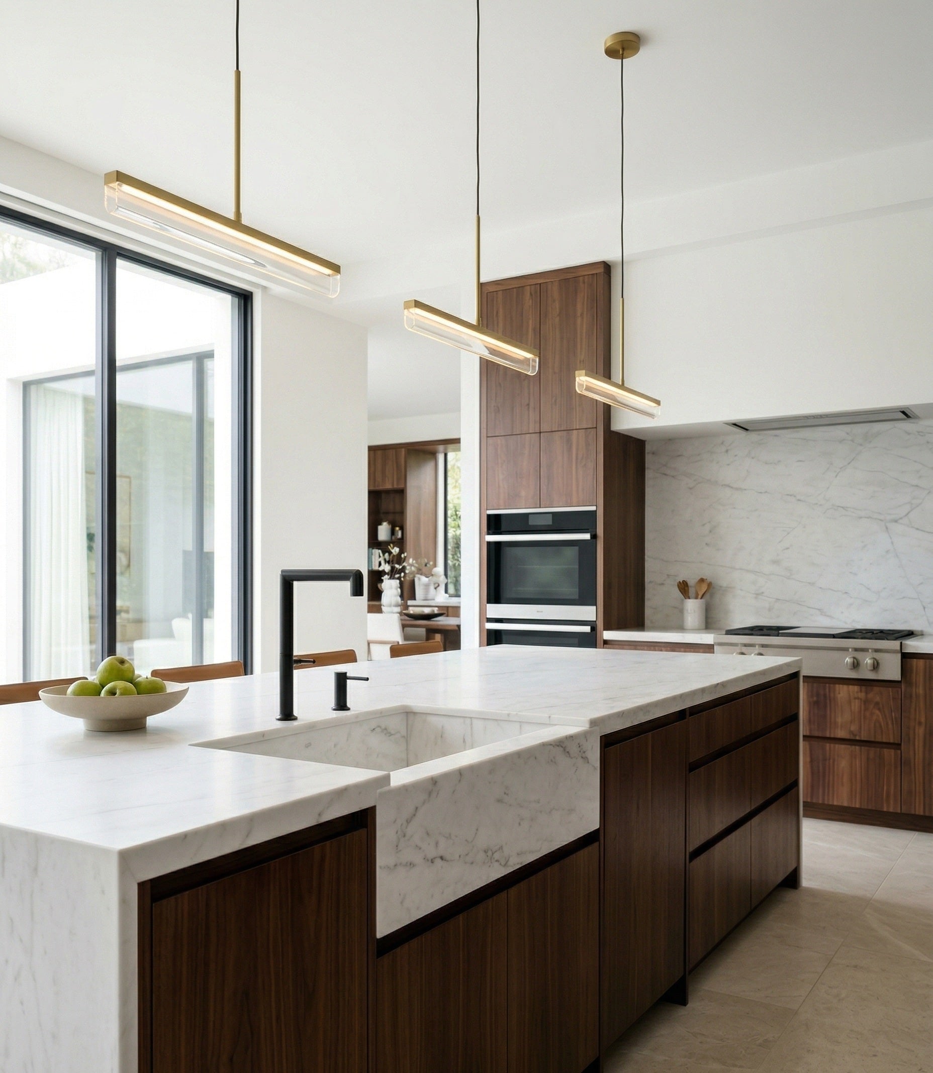 CAMILLA SERIES – KITCHEN FAUCET, A LINEAR FIXED SPOUT WITH A STRONG ARCHITECTURAL STANCE.