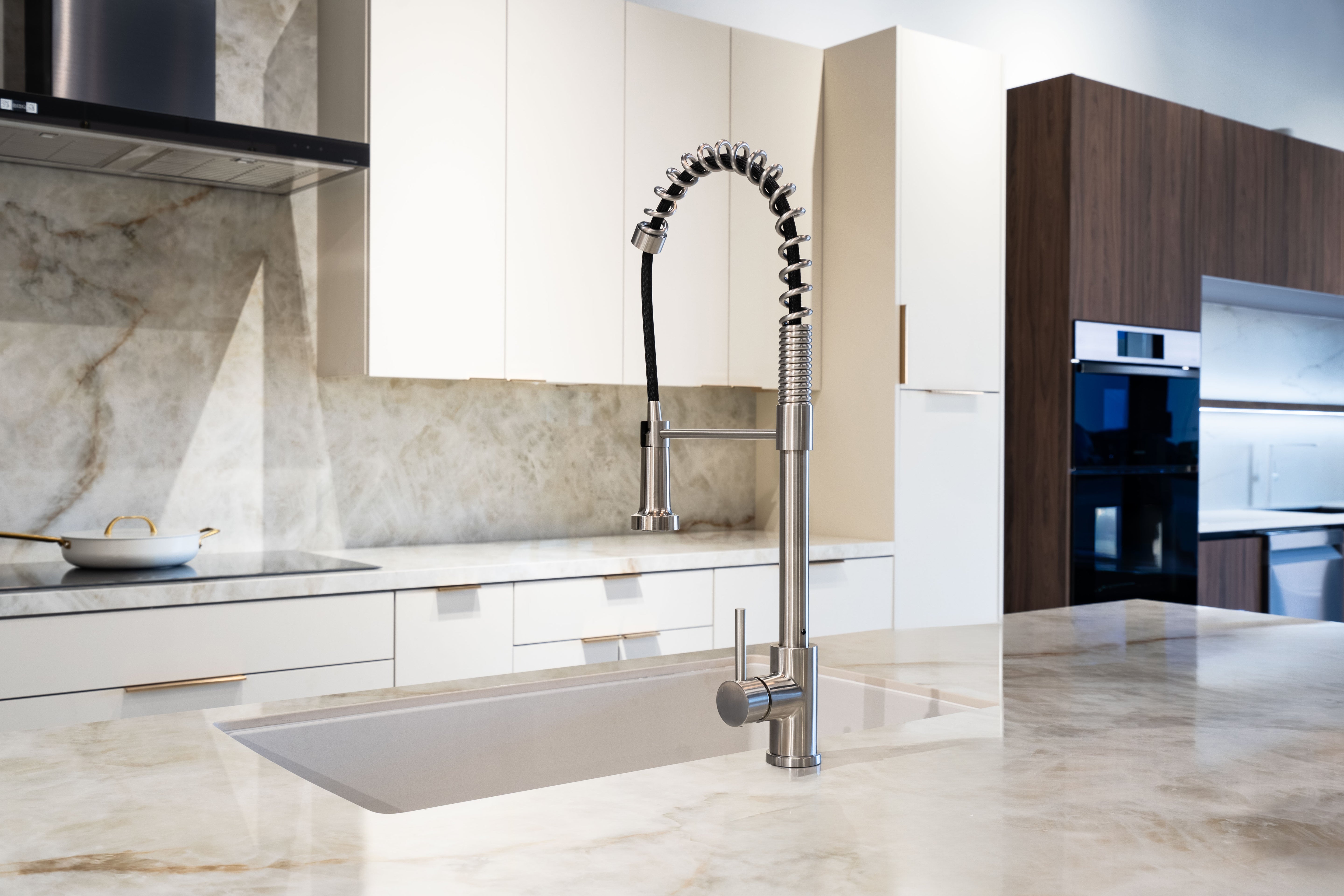 Amélie Kitchen Faucet - Modern Elegance, Everyday Reliability